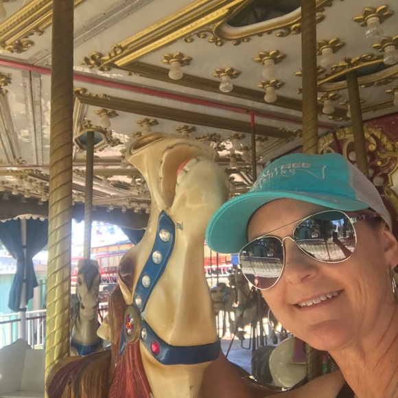 Meet your Posher, Dawn - Picture 1 of 1